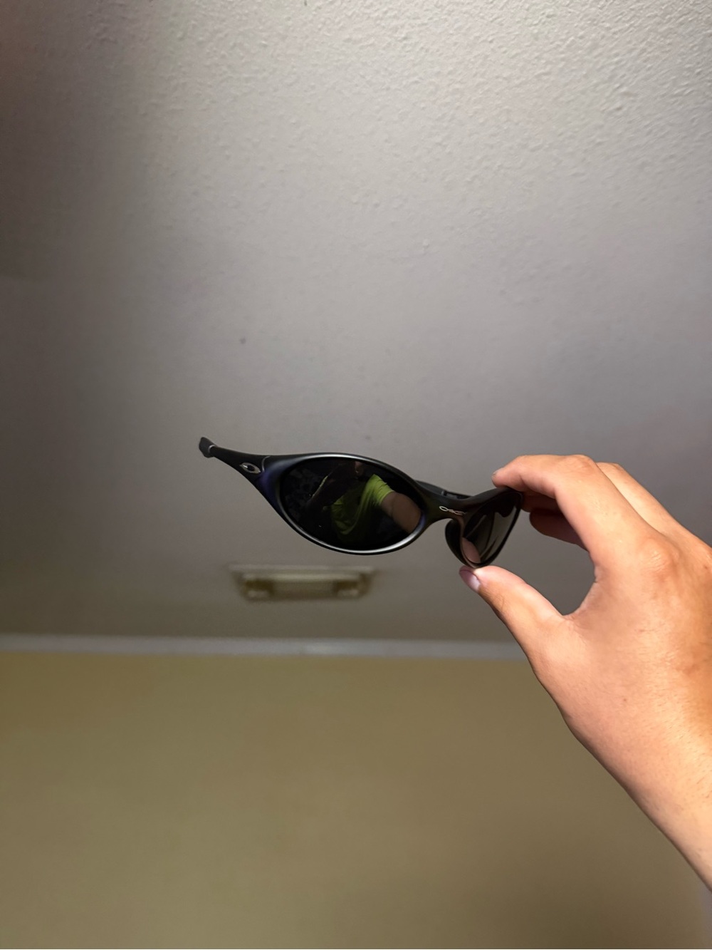 Men's Curved Sport Sunglasses in Black
